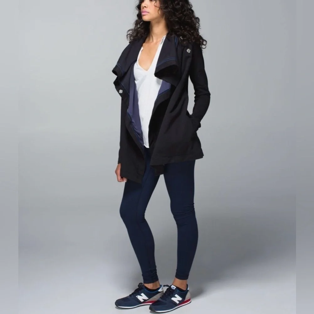 2014 Lululemon Savasana Wrap Jacket Coat Black Size 8 Rare Edition